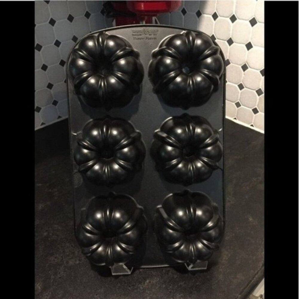 Nordic Ware Bundt Muffin Pan 6-Cup Nonstick Cast Aluminum Bakeware-LIKE NEW